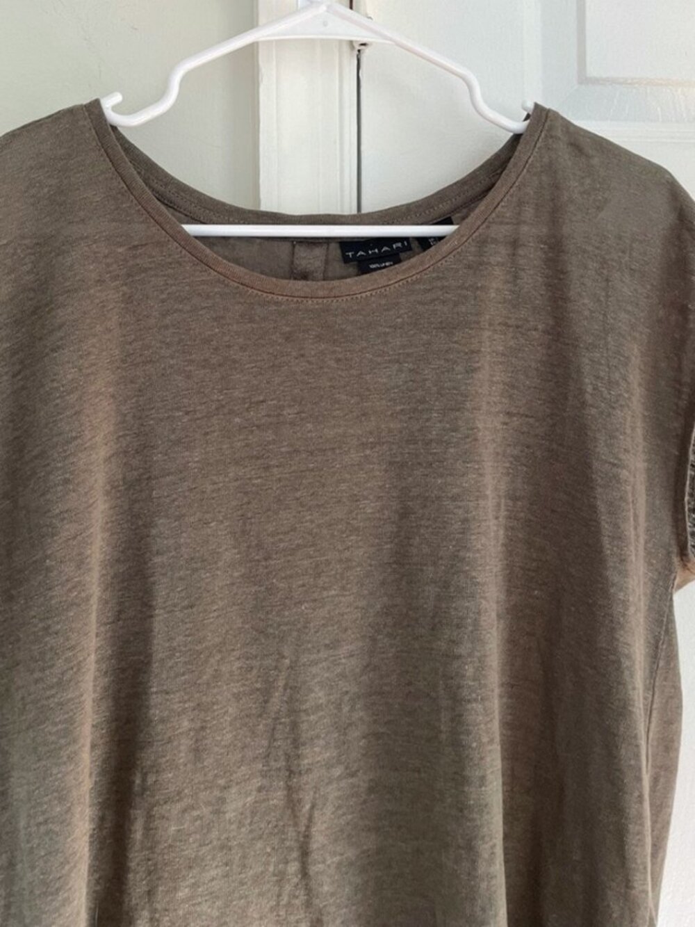 Women’s Tahari Olive Linen‑Blend Cap Sleeve Relaxed Fit T‑Shirt - Picture 2 of 2